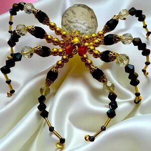 🕷️ Handmade Beaded Spider Sculpture – Elegant Gothic Décor for Halloween